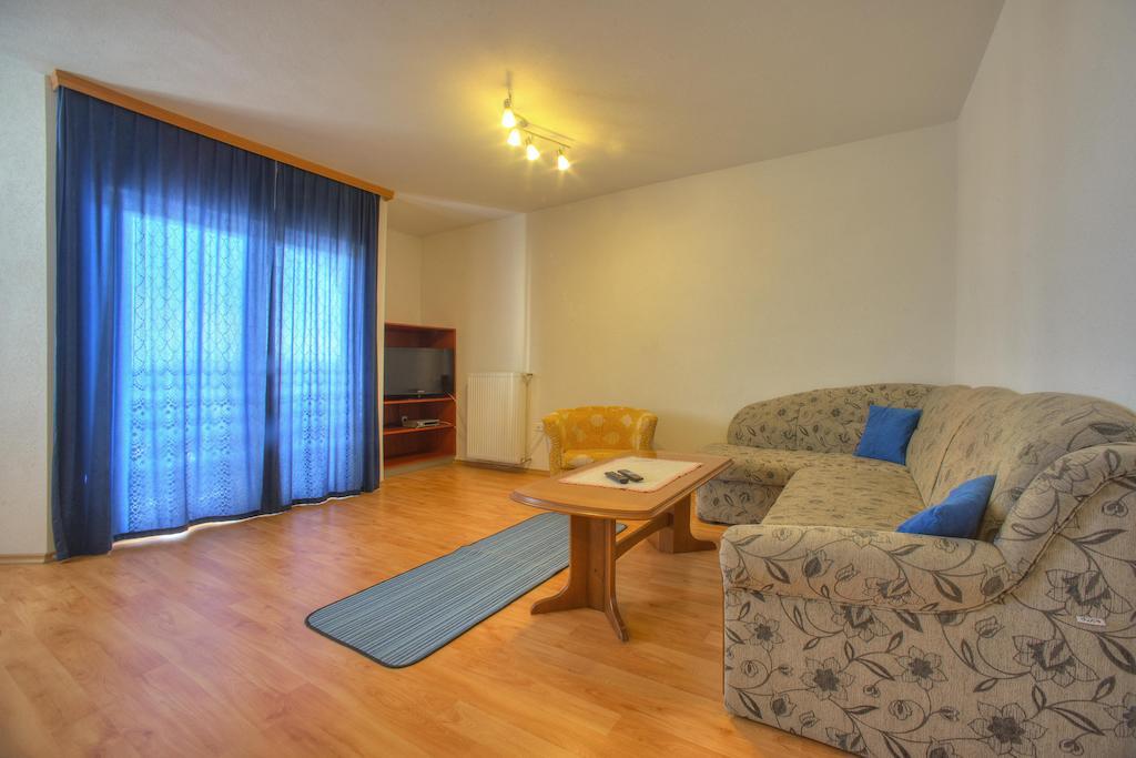 Apartments Peran Šibenik Rum bild