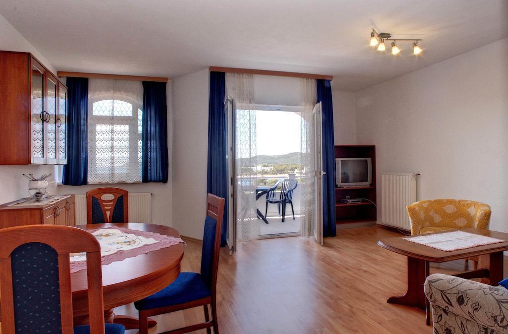 Apartments Peran Šibenik Rum bild